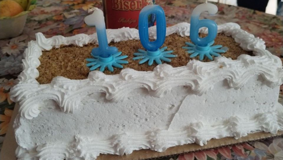 ODUVAO 106 SVEĆICA Deka Živan proslavio rođendan i otkrio recept za dug život(FOTO)