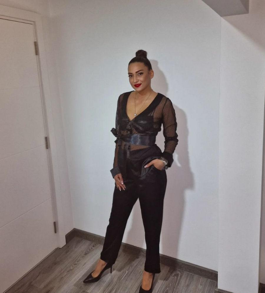 ZAPEVALA TATIN HIT I ODUŠEVILA SVE PRISUTNE Marija Ramadanovski na humanitarnom događaju pokazala kakav je talenat nasledila od Džeja (VIDEO)