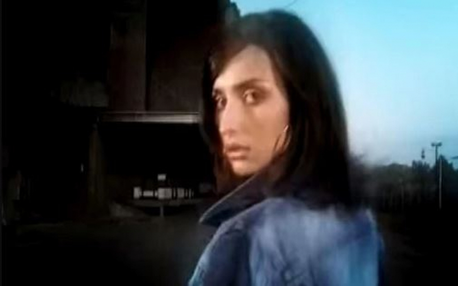 POTPUNO DRUGA OSOBA! Evo kako je Emina Jahović izgledala pre svih operacija, javnost u šoku!