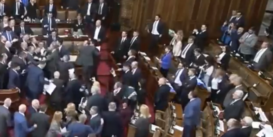 NEREALNO Opozicionari pokazali da im više priliči cirkus nego Skupština - „Patriote“ i žuti ponosni što su zajedno kidisali na Vučića
