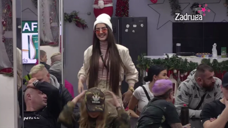 VALENTINA RAZOTKRILA ANĐELU Zabila joj nož u leđa i priznala da prenosi ŠIFROVANE PORUKE Zvezdana i nje!