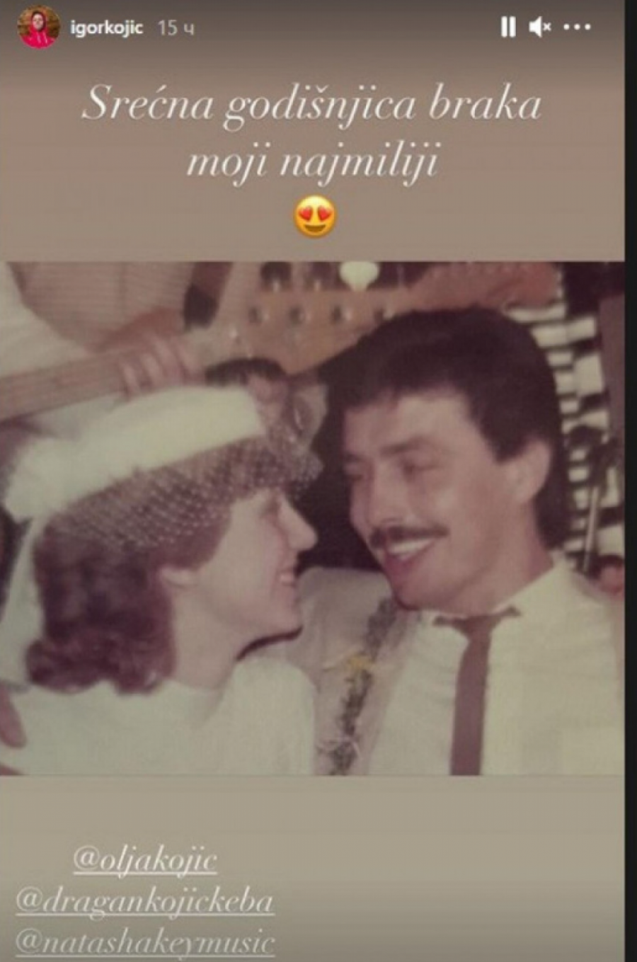 OVO JE JEDINA FOTOGRAFIJA SA VENČANJA KEBE I OLJE  Skladno žive već 40 godina, a dokaz tome je njena ljubav prema pevaču jer je uspela da pređe preko prevare (FOTO)