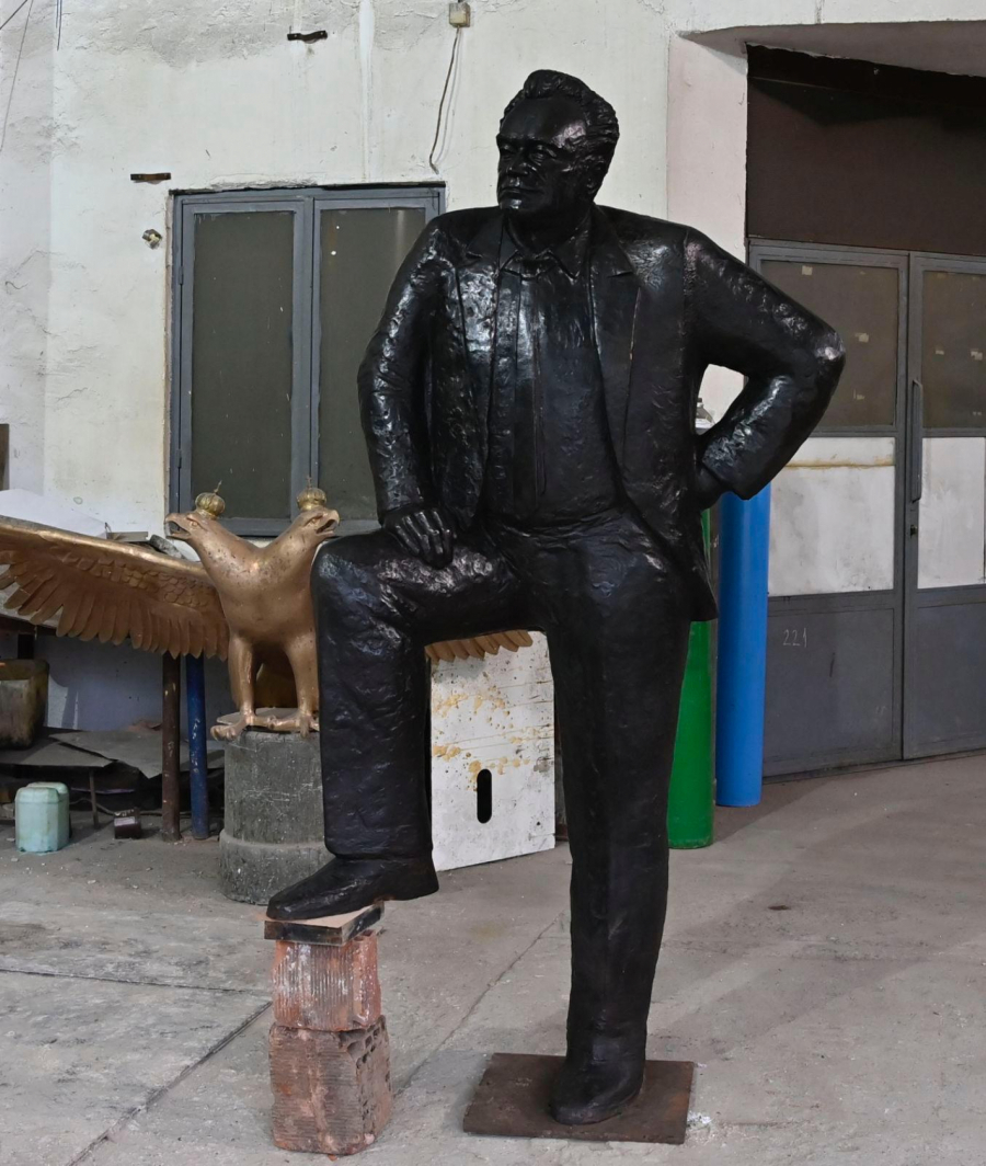 Vesić: Posle 37 godina, Branko Pešić se vraća kući (FOTO)