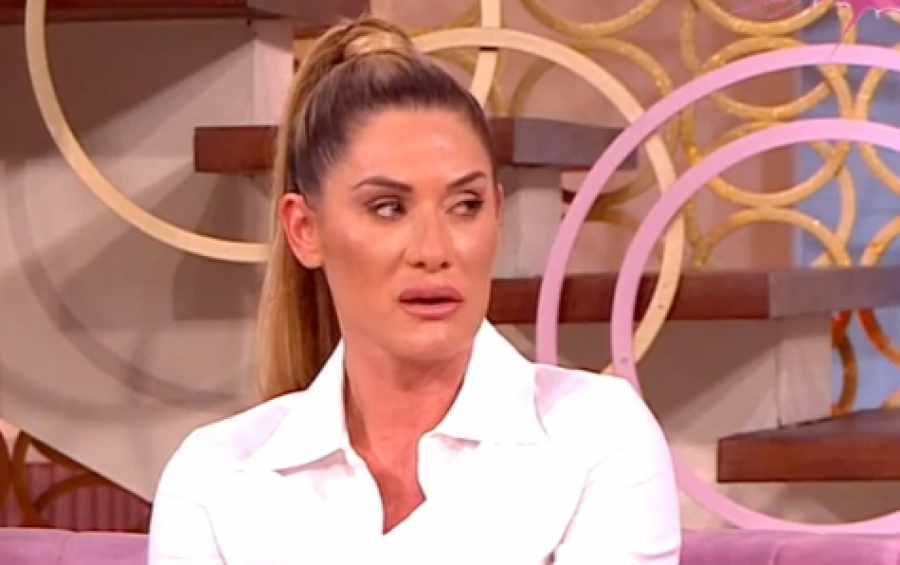 ANA NE PRESTAJE DA IZNOSI PRLJAV VEŠ O PORODICI SLAVNIĆ 