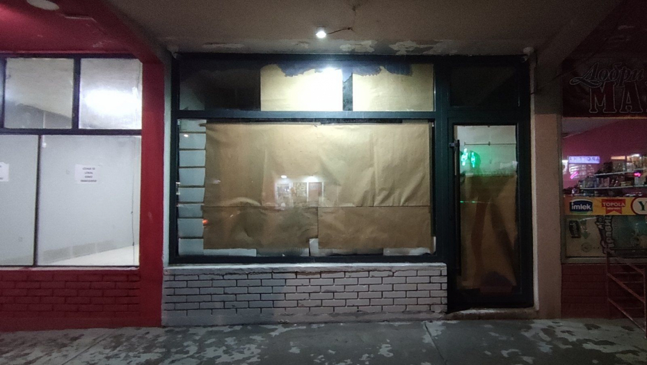 OSTAO SAMO PAPIR Uklonjena stranačka obeležja Novog DSS u Kosovskoj Mitrovici