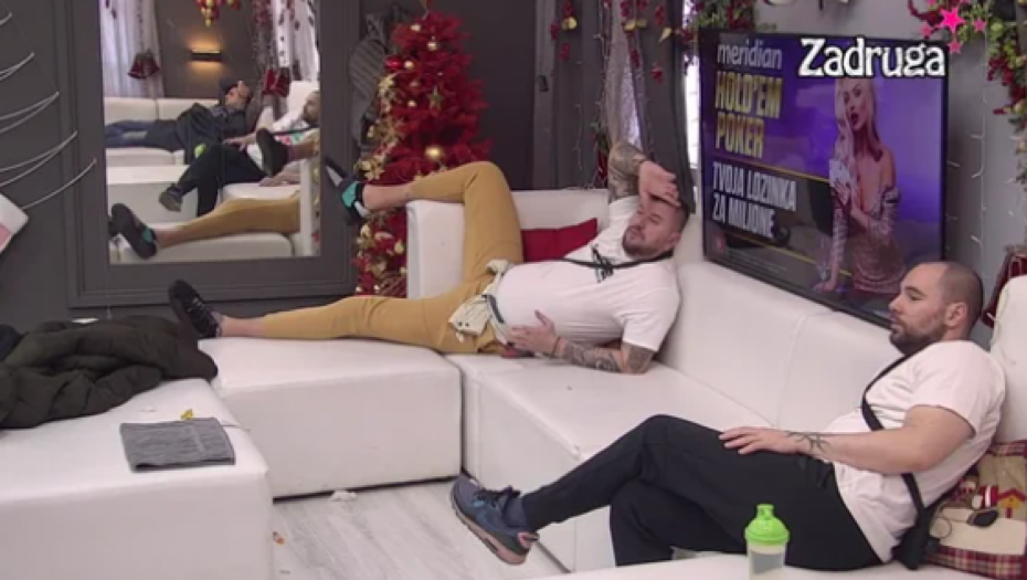 "U NJU GLEDA KAO U BOGA" Zvezdan i Janjuš žestoko ponizili cimerku, POMENULI I STANIJU DOBROJEVIĆ