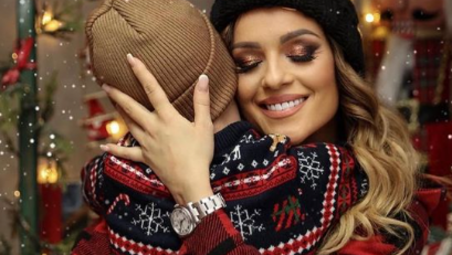 Jelena Kostov sa sinom