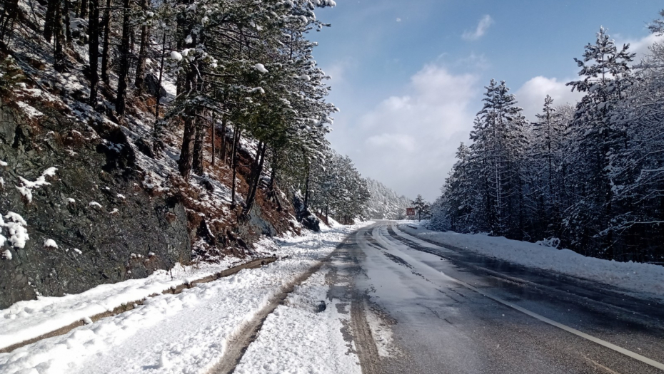 PUTNI PRAVCI PRVOG PRIORITETA PROHODNI Sneg usporava saobraćaj u pojedinim delovima Srbije