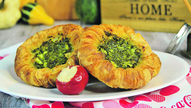 DOMAĆINSKI DORUČAK Fantastični recepti za zelena gnezda, metropol salatu, zapečeni krompir...