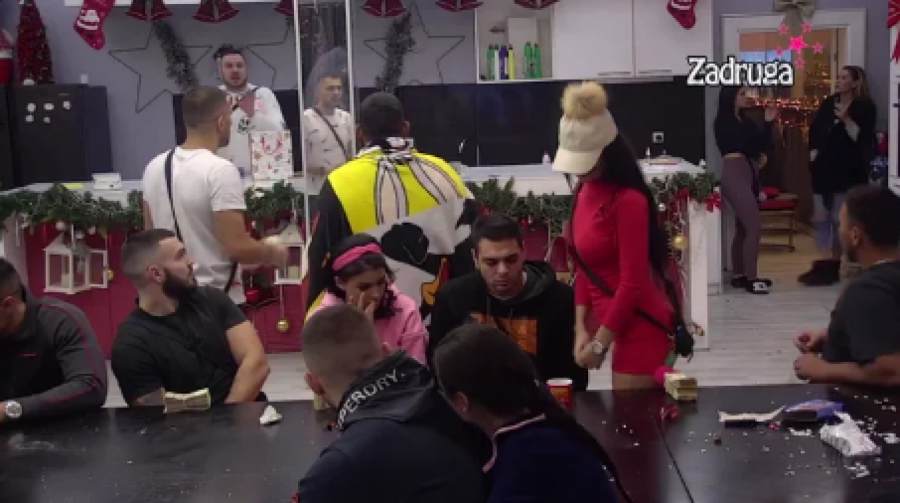 VAN SEBE JE Dragić udario Ani na sujetu, pa joj dao mali budžet, ona ga poklonila njima: OVO NEĆE TRPETI