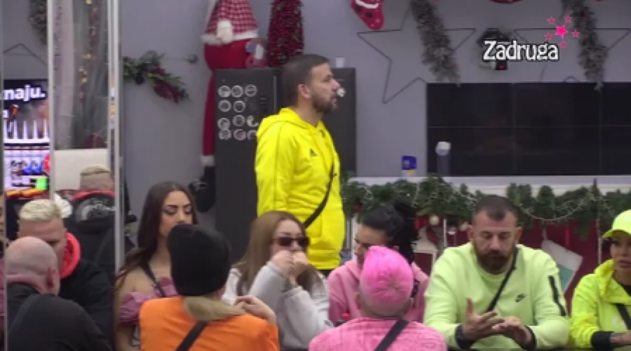 HAOS ZA CRNIM STOLOM Mikica i Miljana u tandemu protiv Dragića, udarili na NJEGOVU MUŠKOST, pa mu rekli da je KONTRADIKTORAN