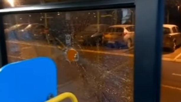 PUCNJAVA NA NOVOM BEOGRADU Rafalna paljba na autobus 95! (VIDEO)