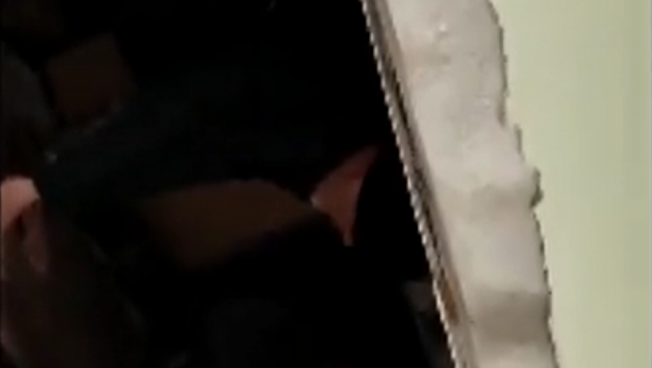 KAPA DOLE ZA HEROJA Trener iz ruševina izvlačio svoje igrače, snimak koji je obišao celu planetu (VIDEO)