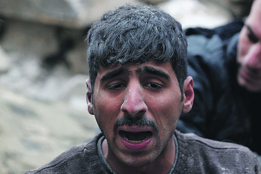 UKLETI GRAD! Rat i ISIS ga načeli, zemljotres dokrajčio