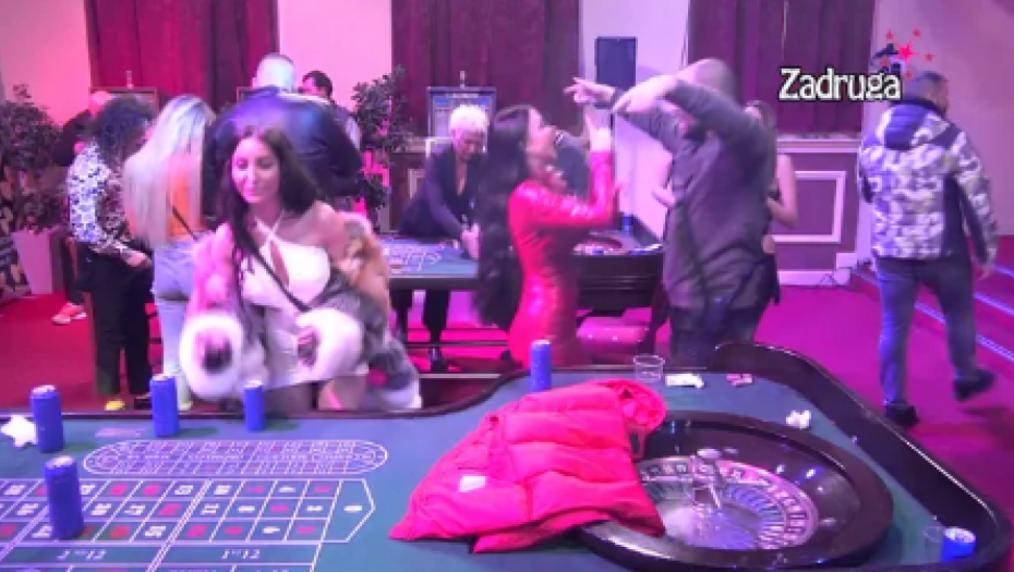 Slavnić spopada devojke