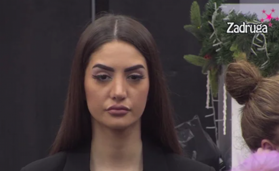 ISPLIVALE SVE MRAČNE TAJNE PORODICE ANĐELE ĐURIČIĆ Evo na koji način zgrću OGROMAN NOVAC, a nakon OVE SMRTI SVE SE PREKRENULO