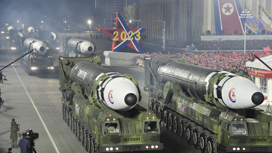 IZ PJONGJANGA ZA NEPRIJATELJE! Severna Koreja pokazala nuklearni arsenal!