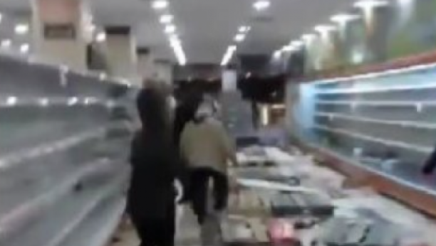 LJUDI UPADAJU I PUSTOŠE SVE PRED SOBOM! U Turskim prodavnicama dramatične scene (VIDEO)