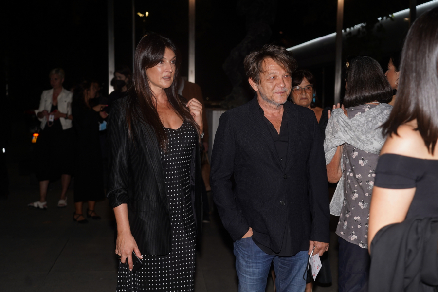 BJELA OBJAVIO ŽENINU PRIVATNU FOTKU Njen atraktivni izgled hipnotiše muški rod, a sada je vidimo u nesvakidašnjem izdanju! (FOTO)