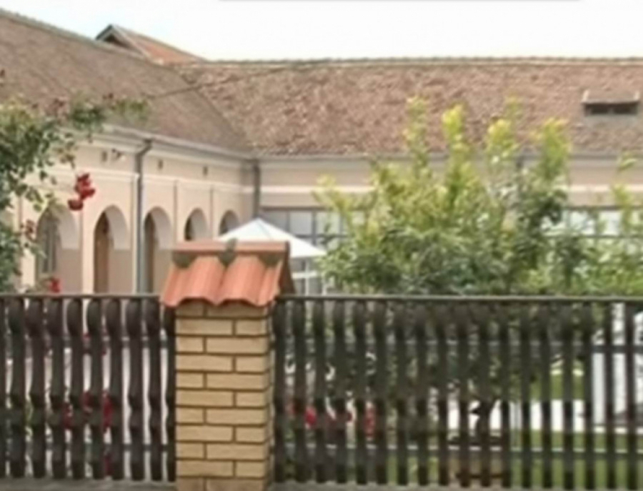 POGLEDAJTE KAKO IZGLEDA LUKSUZNA KUĆA RODITELJA DRAGANE MIRKOVIĆ Važi za jednu od najlepših u Kasidolu, detalji će vas ostaviti bez daha (FOTO)