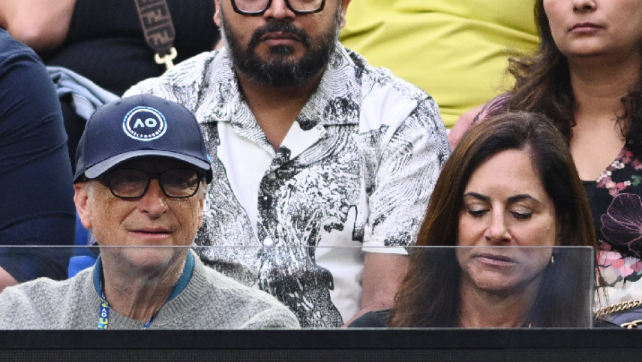 PRVI PUT U JAVNOSTI Bil Gejts je baš Novakov meč odabrao da uradi jednu važnu stvar