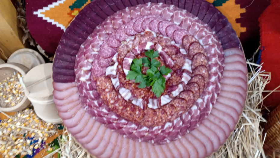 TRADICIJA Manje proizvođača, ali kvaliteta ne manjka: U Mačkatu nema loše pršute!