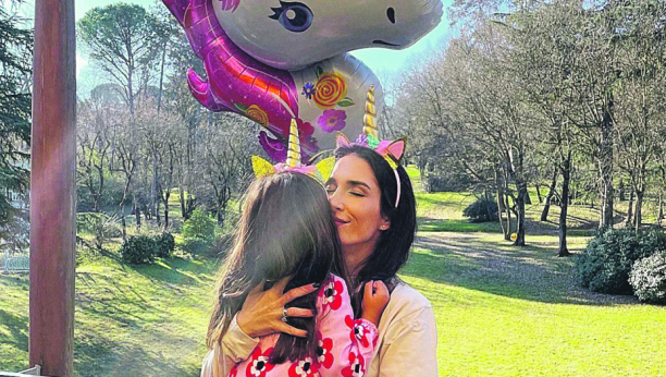 BAJKA ZA NASLEDNICU Jelisaveta ćerki proslavila rođendan, a kostim devojčice će vas oduševiti (FOTO)