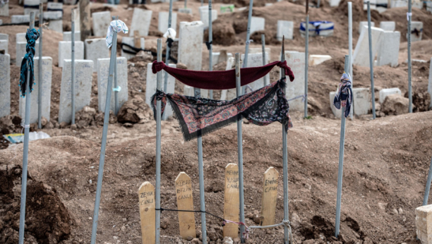 ISKOPAO SAM OCA I MAJKU, PA KOPAO DA IH SAHRANIM Sve manje mesta na grobljima