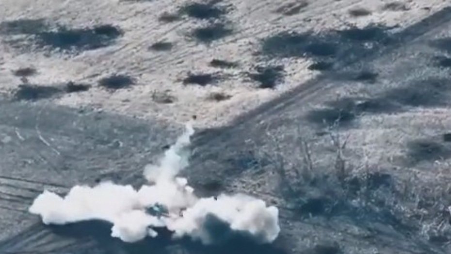 RUSKI TENKOVI NAGAZILI NA MINE Zastrašujući snimak prikazuje teške gubitke među ruskim oklopnim formacijama (VIDEO)