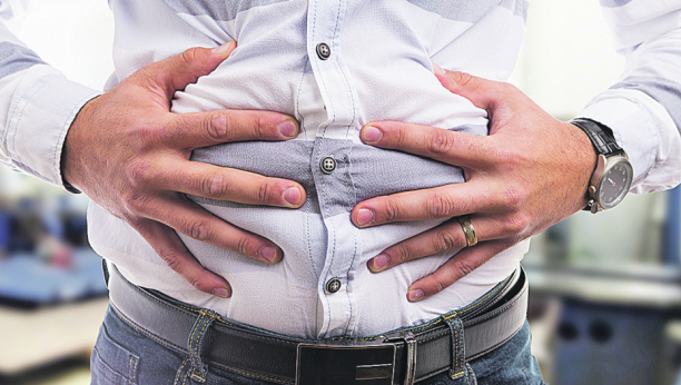 OVE SIGNALE TELA NE SMETE IGNORISATI Četiri sigurna znaka da su vam jetra i creva puni toksina