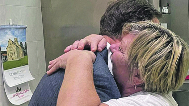 DIVAN GEST: Siniša Mali iznenadio Radu poklonom i rođendanskom pesmom!