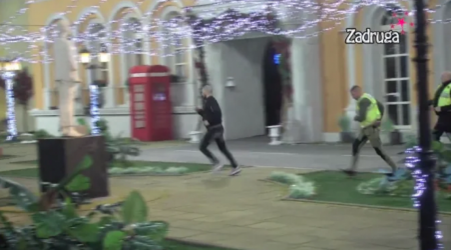 KRENUO DA LOMI SVE PRED SOBOM Slavnića obezbeđenje odmah pokušalo da smiri, Anđela DOTRČALA DO NJEGA