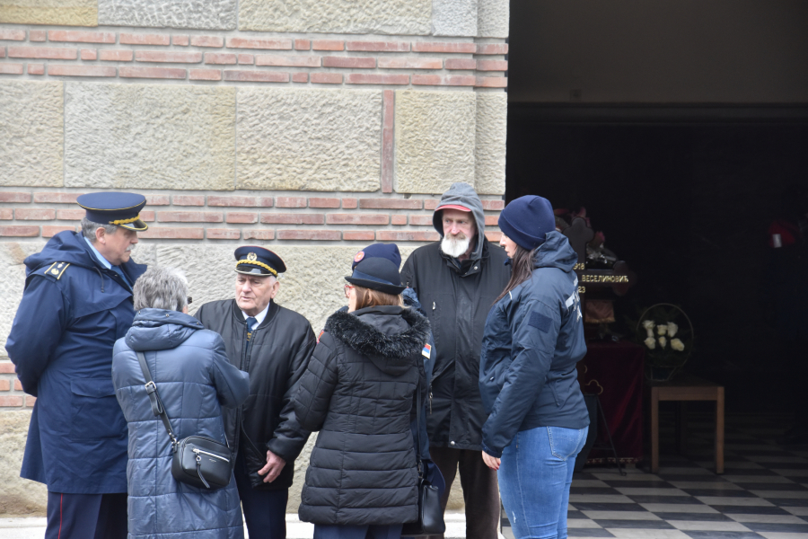 TUŽAN PRIZOR NA NOVOM GROBLJU Na sahranu Branki Veselinović došla samo jedna koleginica
