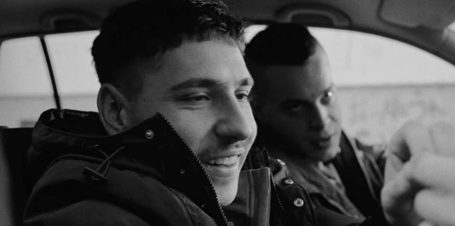 PREMIJERA CRNO-BELE GENERACIJSKE DRAME Čuveni Baća opet glumi krimosa, ali mu je ekipica u Šapcu