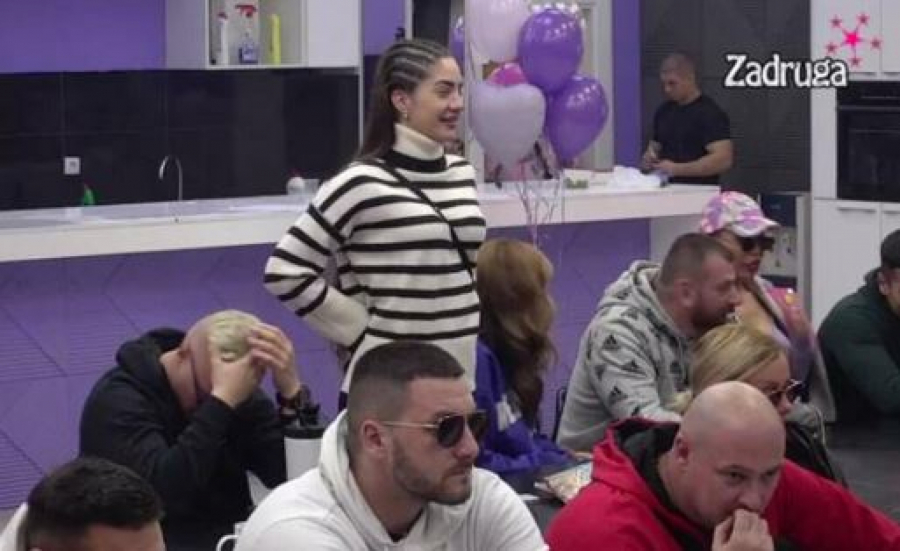 PUŠTEN LJUBAVNI KLIP ANĐELE I ZVEZDANA Đuričićka nije skidala osmeh sa lica 