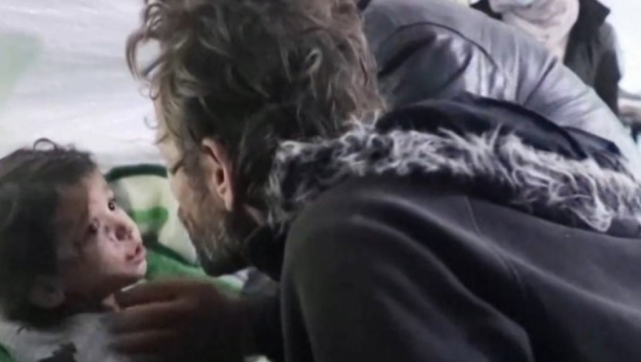 ŽIVI ZAKOPANI Verovao da mu je maleni sin ostao u ruševinama, a onda su mu pokazali snimak