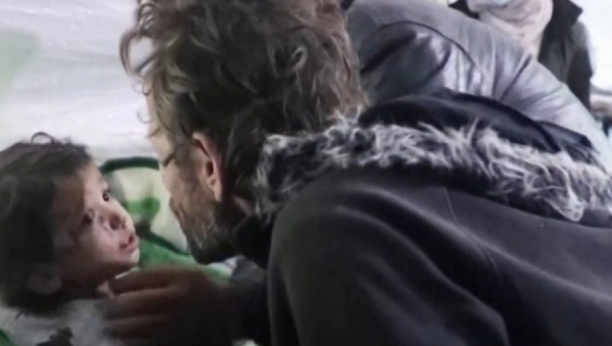 ŽIVI ZAKOPANI Verovao da mu je maleni sin ostao u ruševinama, a onda su mu pokazali snimak