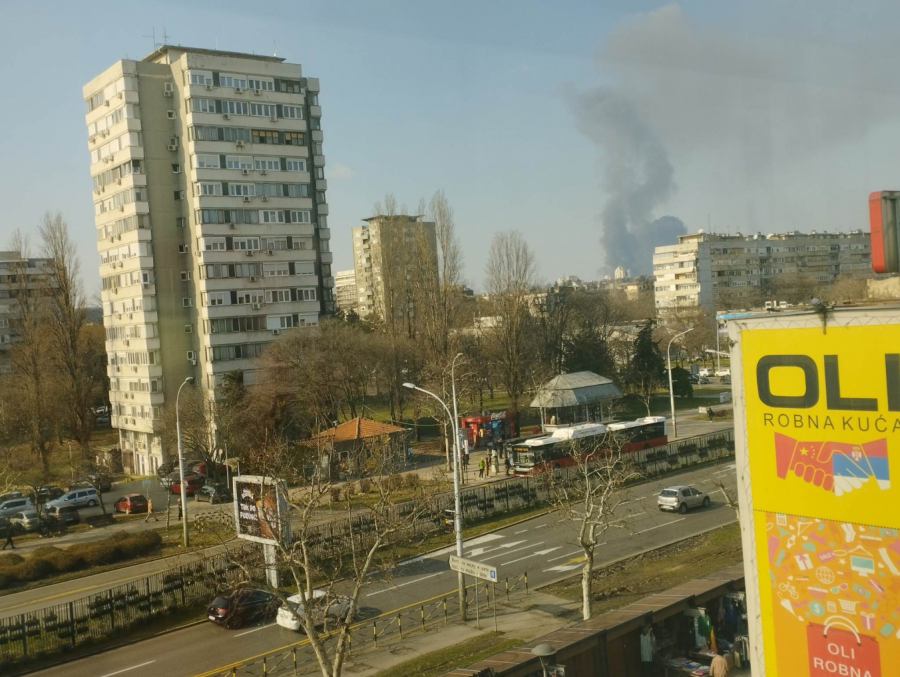 VELIKI POŽAR NA GALENICI ''Plamen visok kao zgrada, svakim minutom je sve gore!'' (FOTO/VIDEO)