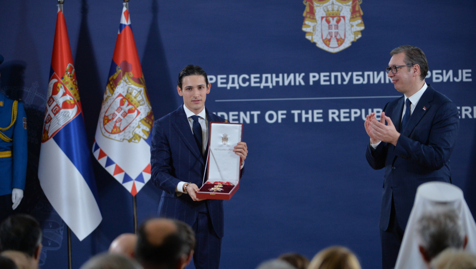 OMAŽ LEGENDI Predsednik Vučić posthumno odlikovao Sinišu Mihajlovića