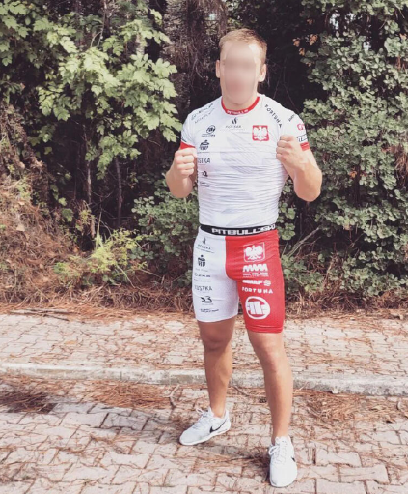 DOŠLI DA SE TAKMIČE U BEOGRAD, PA IZBODENI NOŽEM Jednom od poljskih MMA boraca se lekari bore za život