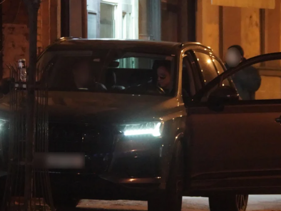 EDITA UHVAĆENA SA NEPOZNATIM MUŠKARCEM! Sve vreme su bili prisni a ona vidno raspoložena