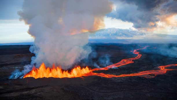 OČEKUJE SE ERUPCIJA KOJA ĆE IZBRISATI ČITAV GRAD ZA NEKOLIKO SATI Apokaliptične scene na Islandu, stanovništvo se hitno evakuiše