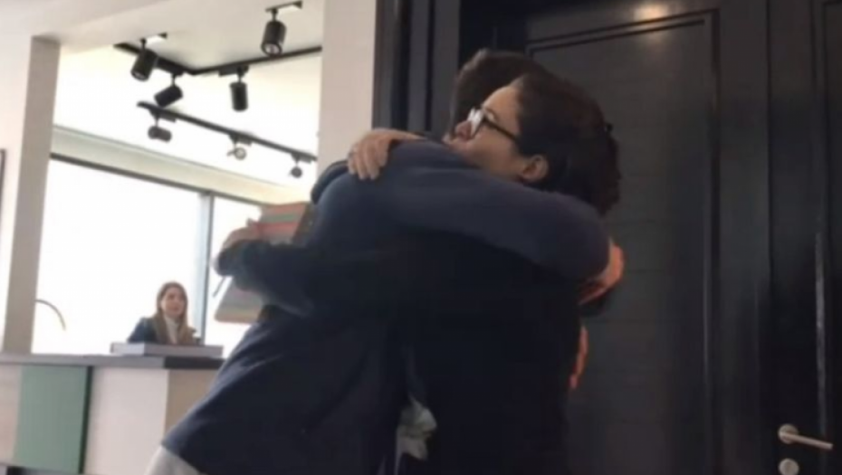 EMOTIVAN SUSRET NOVAKA I NAVIJAČICE Kada je ugledala Đokovića, nije mogla da zadrži suze, Srbinova reakcija sve oduševila (VIDEO)