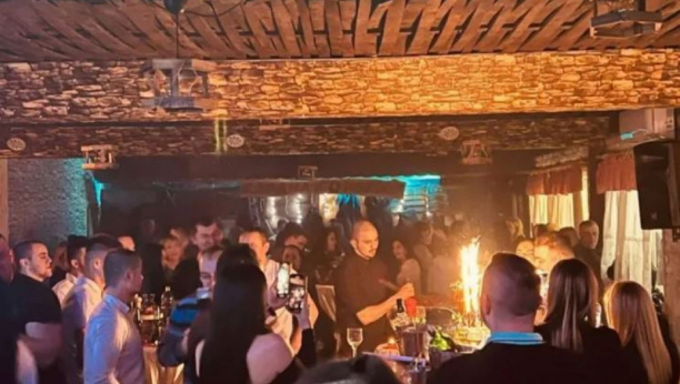 SLOBA PRIREDIO SUPRUZI IZNENAĐENJE Pevač je tokom nastupa uradio nešto neočekivano,  A OVO JE POVOD (FOTO)