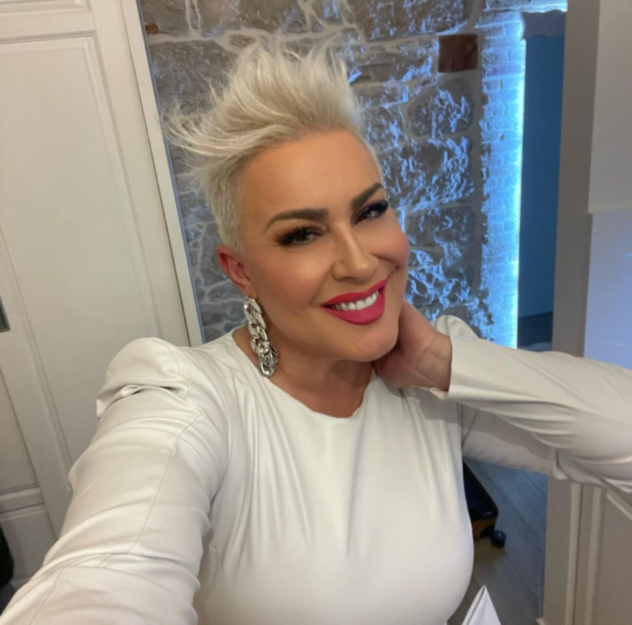 PEVAČICA PEVALA NA SAHRANAMA Zaposlila se u opštini, isplivali svi detalji