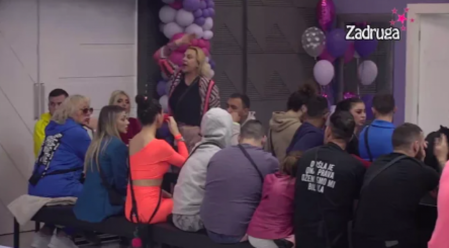 NIJE MOGLA NI DA ODGLEDA Ana sa GAĐENJEM gledala svađu Anđele i Zvezdana, on se pita što je bila sa njim kad je znala da je KRETEN