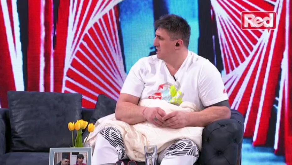 "TREBA PRAVITI SAGU O NJIMA" Kristijan Golubović se osvrnuo na veridbu Miljane i Bebice "ONI IMAJU VIŠI CILJ" (VIDEO)