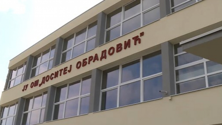 DEČIJU GRAJU U BANJALUČKOJ ŠKOLI ZAMENIO MUK Učenici i kolege stradale učiteljice u šoku: Bila je divna žena i sjajan pedagog