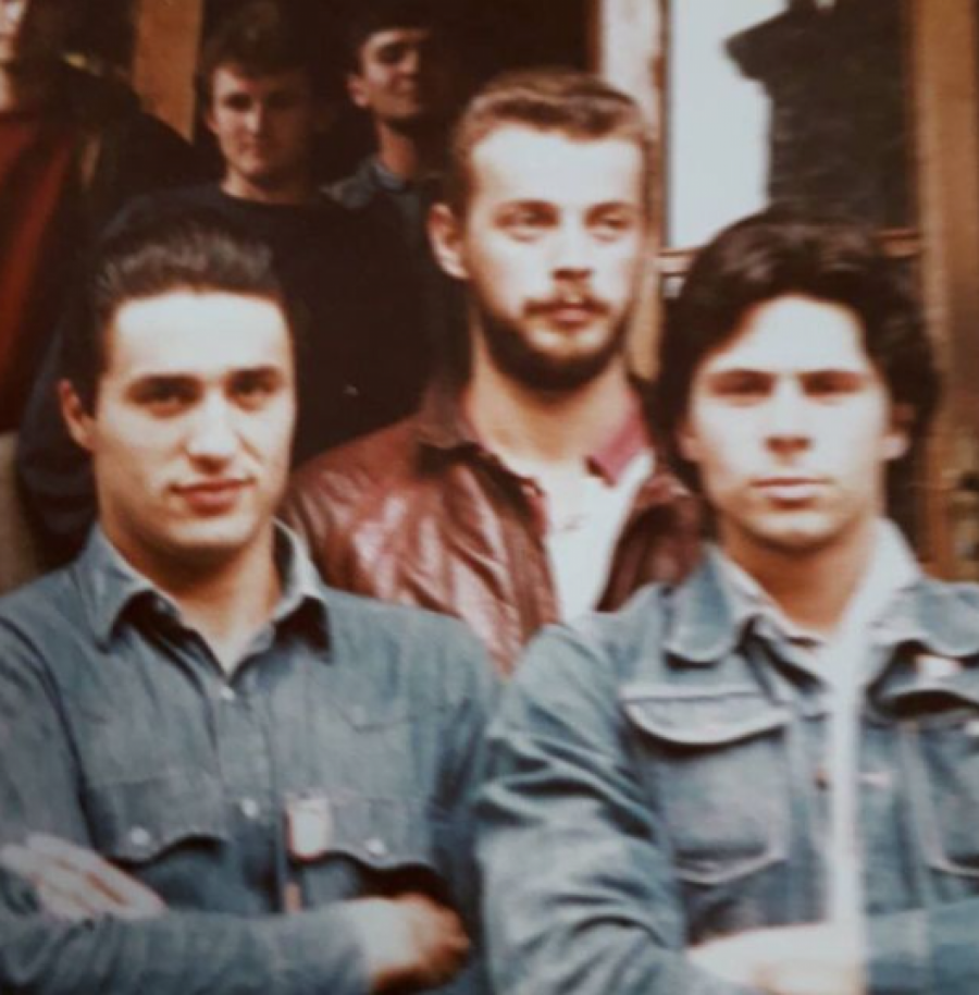 PROCURELA FOTKA JOVANA MEMEDOVIĆA IZ PROŠLOSTI Javnost ostala bez teksta, voditelj ne liči na sebe (FOTO)