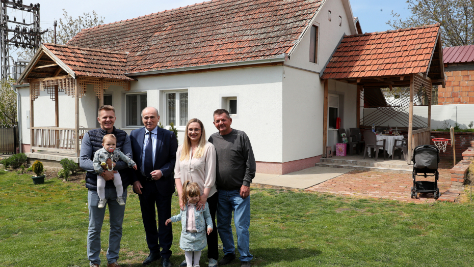 U seoske kuće uselilo se 5.000 ljudi, program se nastavlja